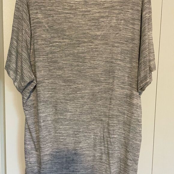 Old Navy Luxe Marble Gray Short Sleeve V-Neck Tee - Picture 4 of 5